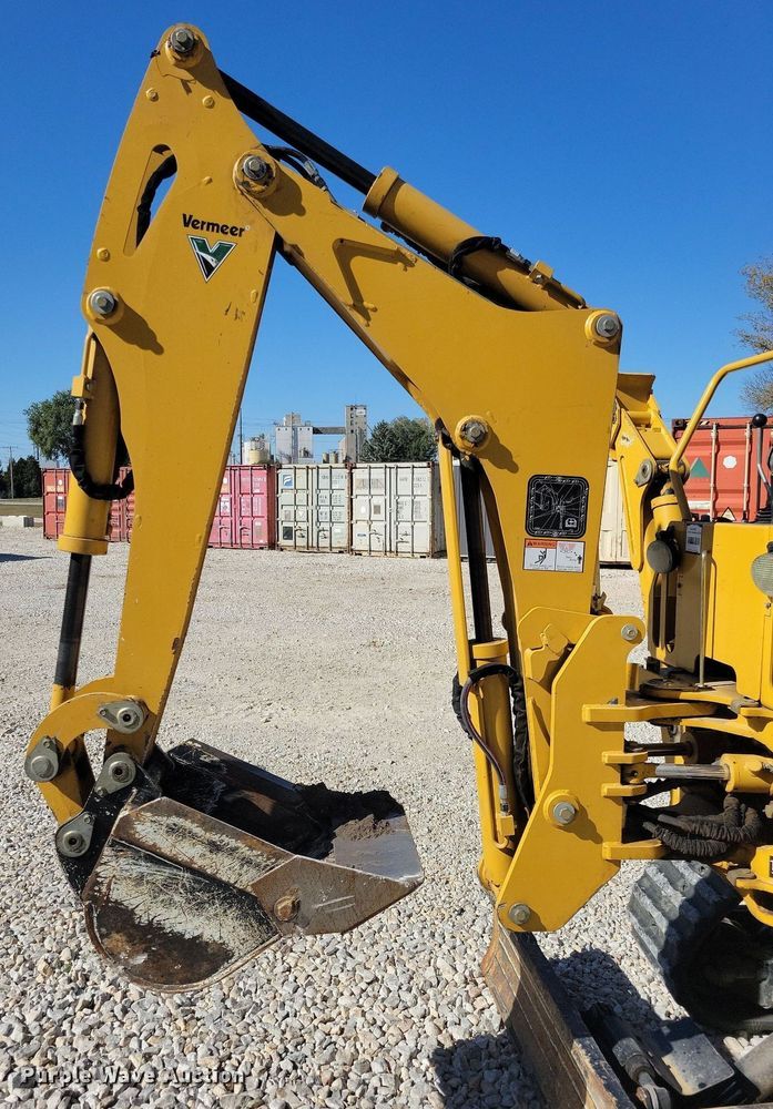 image for item LO9827 2017 Vermeer RTX750  trencher