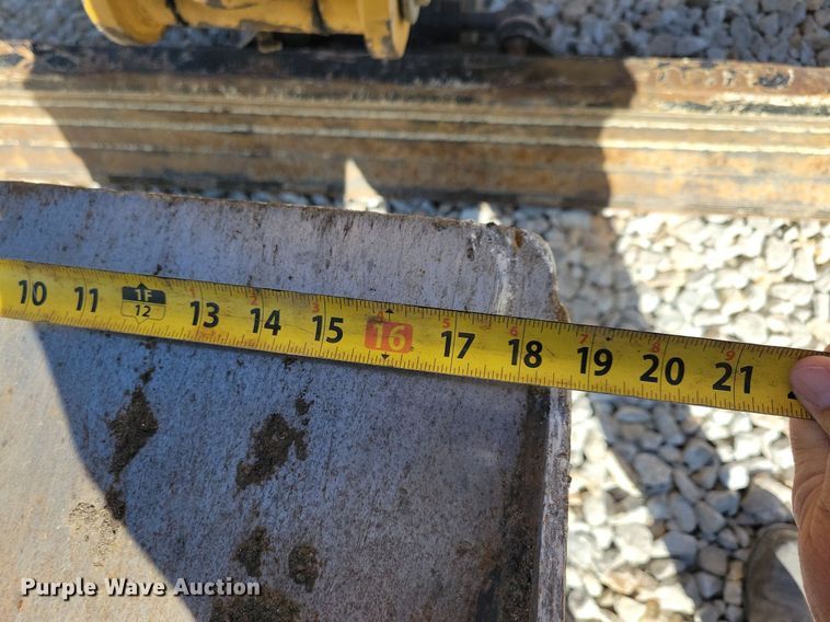 image for item LO9827 2017 Vermeer RTX750  trencher