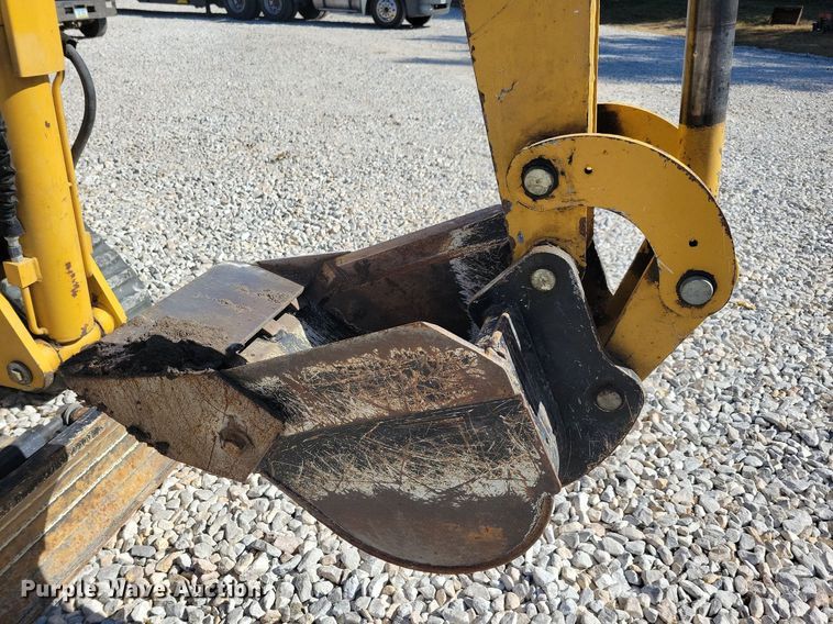 image for item LO9827 2017 Vermeer RTX750  trencher