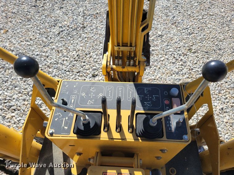 image for item LO9827 2017 Vermeer RTX750  trencher