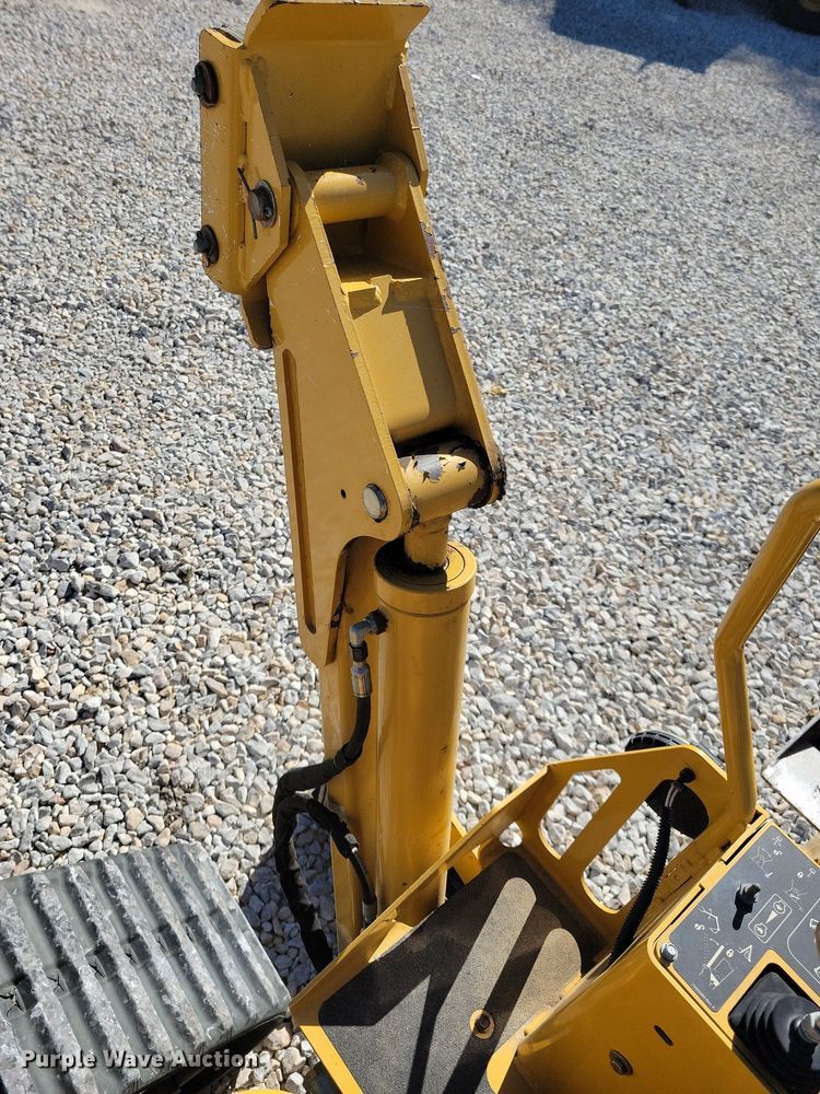 image for item LO9827 2017 Vermeer RTX750  trencher
