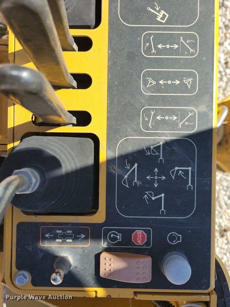 image for item LO9827 2017 Vermeer RTX750  trencher