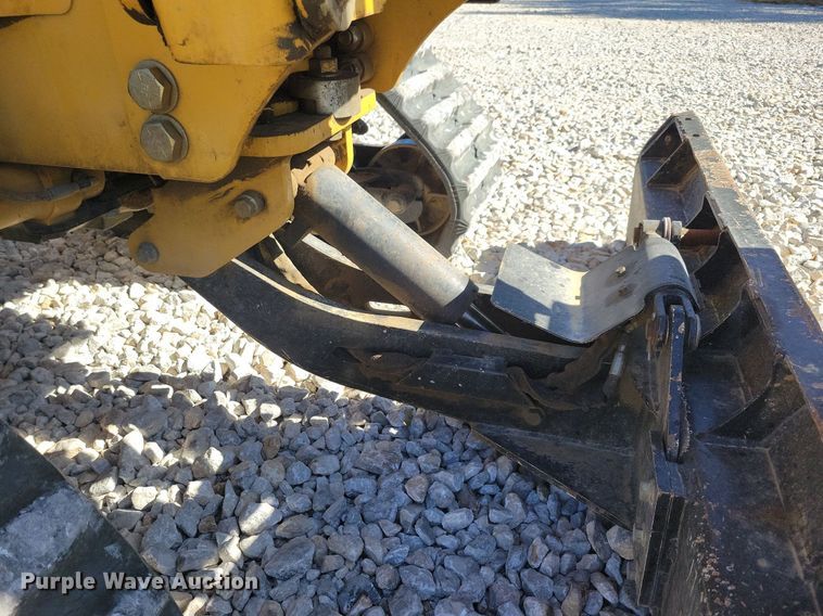 image for item LO9827 2017 Vermeer RTX750  trencher