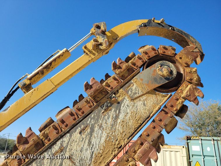 image for item LO9827 2017 Vermeer RTX750  trencher