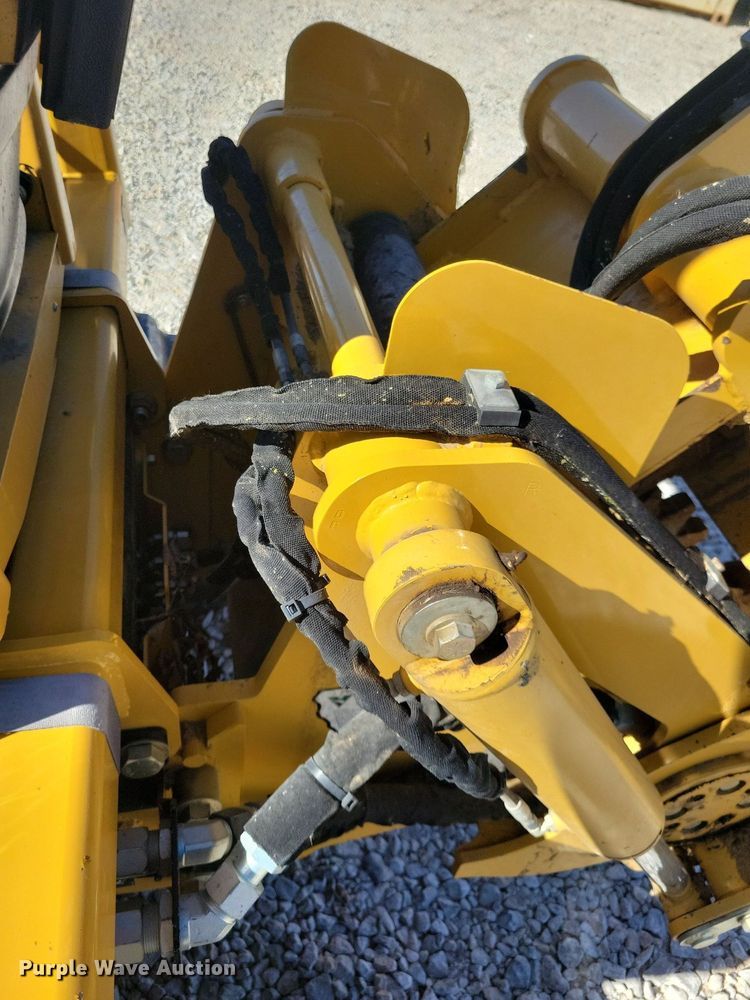 image for item LO9827 2017 Vermeer RTX750  trencher