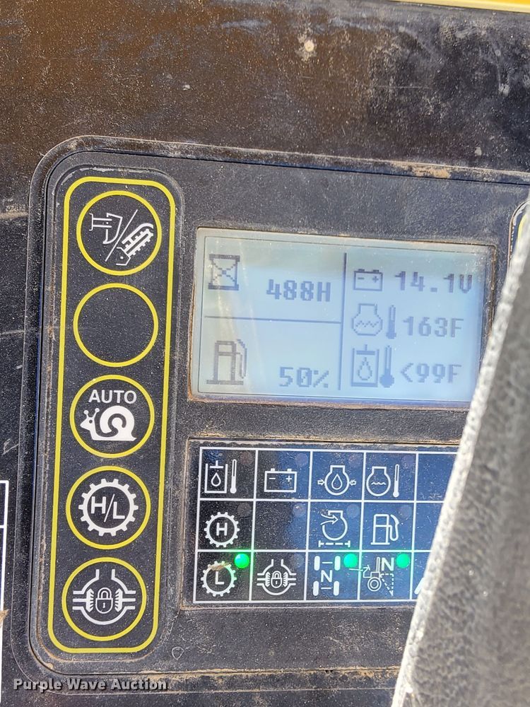 image for item LO9827 2017 Vermeer RTX750  trencher