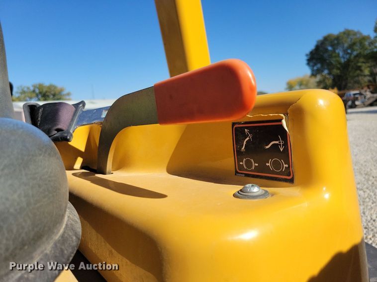 image for item LO9827 2017 Vermeer RTX750  trencher