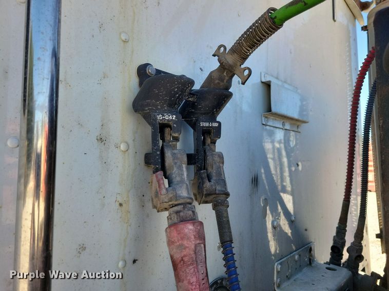 image for item LO9828 2005 Freightliner Columbia  semi truck