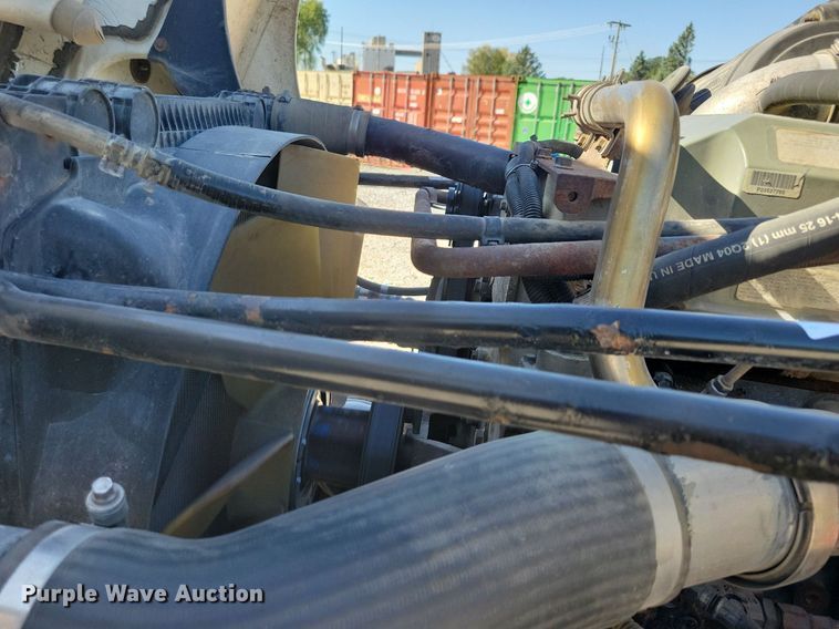 image for item LO9828 2005 Freightliner Columbia  semi truck