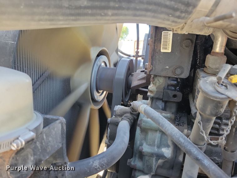 image for item LO9828 2005 Freightliner Columbia  semi truck