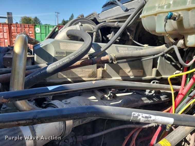 image for item LO9828 2005 Freightliner Columbia  semi truck