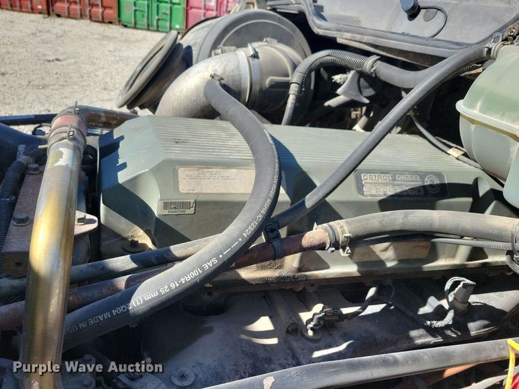 image for item LO9828 2005 Freightliner Columbia  semi truck