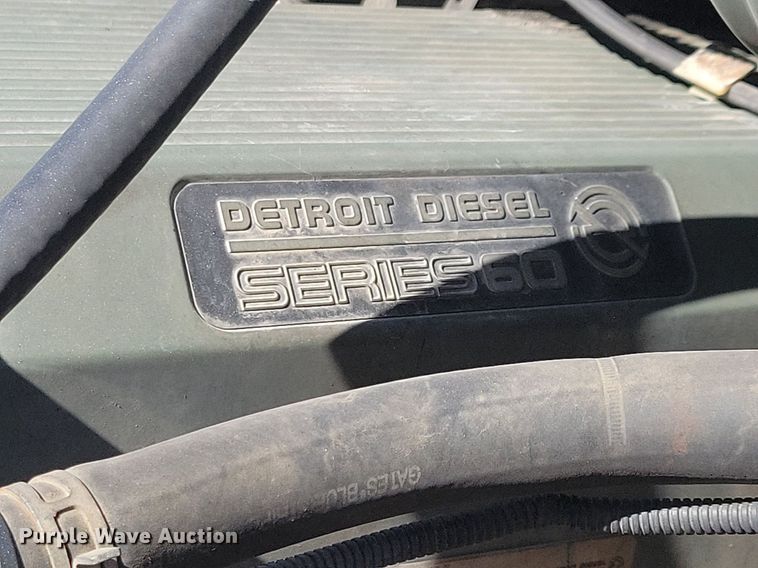 image for item LO9828 2005 Freightliner Columbia  semi truck