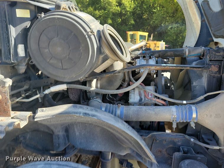 image for item LO9828 2005 Freightliner Columbia  semi truck