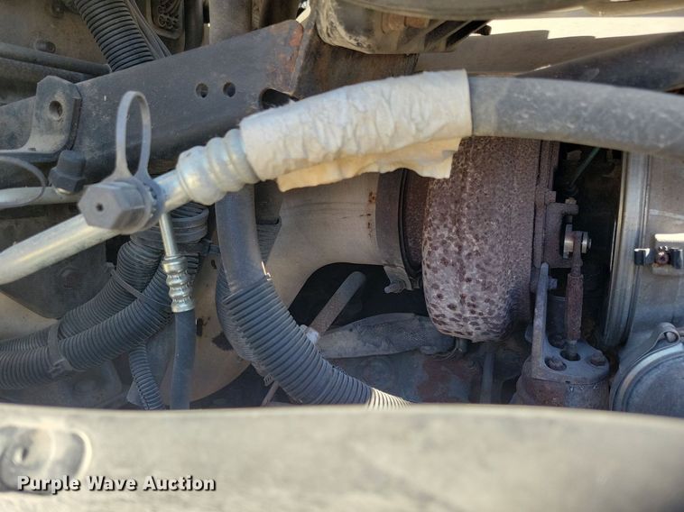 image for item LO9828 2005 Freightliner Columbia  semi truck