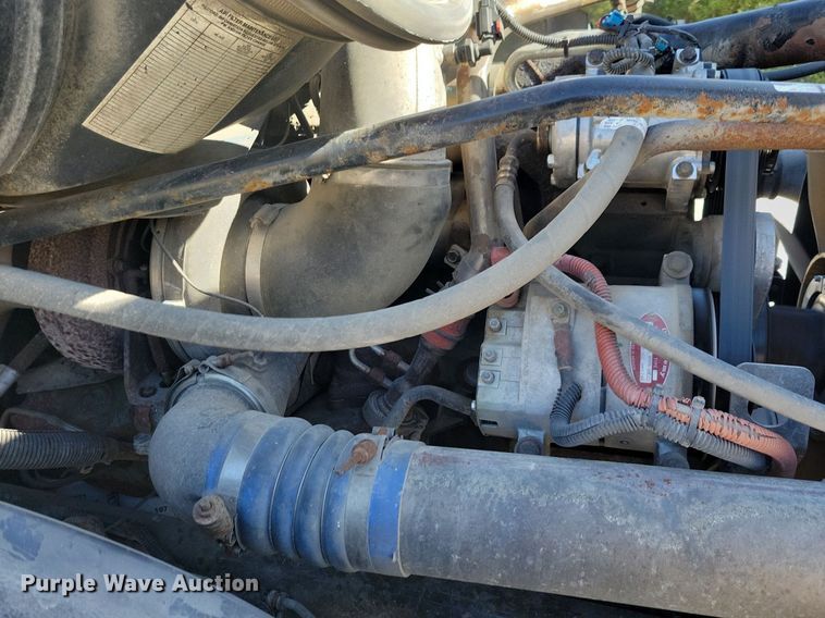 image for item LO9828 2005 Freightliner Columbia  semi truck