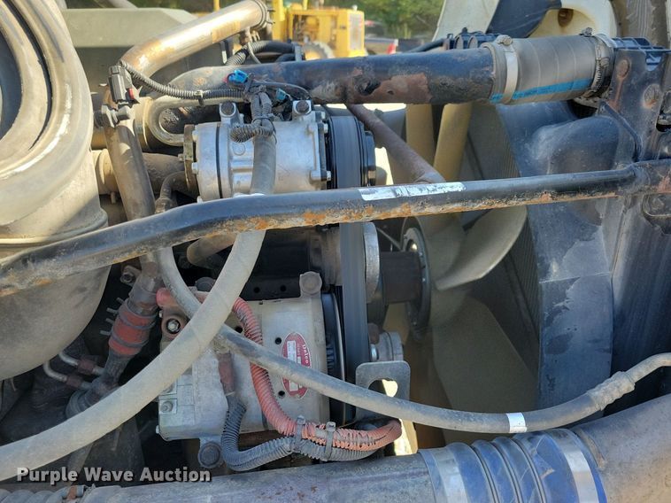 image for item LO9828 2005 Freightliner Columbia  semi truck