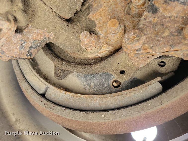 image for item LO9828 2005 Freightliner Columbia  semi truck