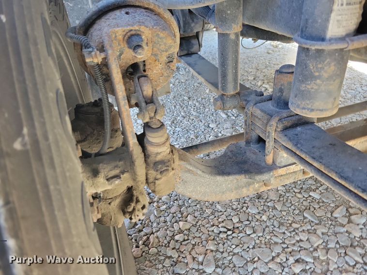 image for item LO9828 2005 Freightliner Columbia  semi truck