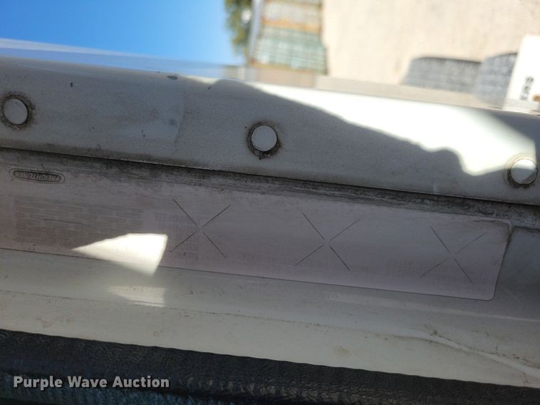 image for item LO9828 2005 Freightliner Columbia  semi truck