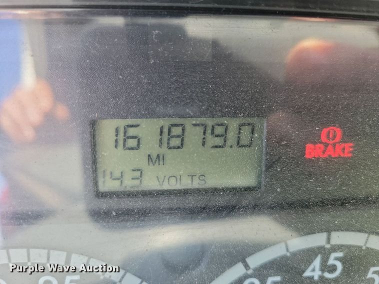 image for item LO9828 2005 Freightliner Columbia  semi truck