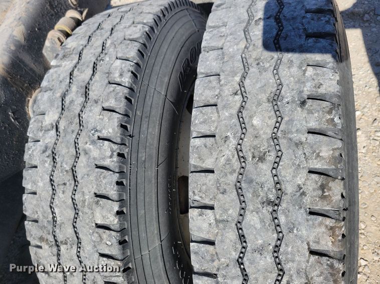 image for item LO9828 2005 Freightliner Columbia  semi truck