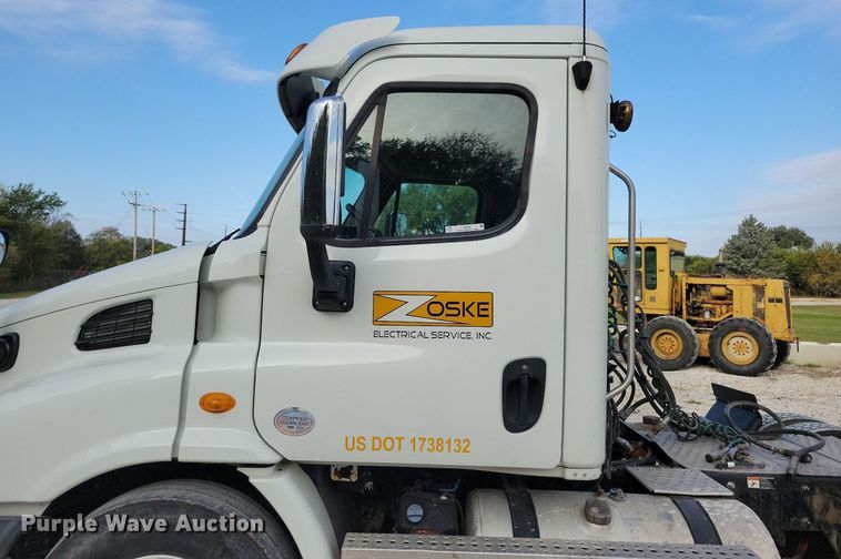 image for item LO9829 2014 Freightliner  Cascadia semi truck