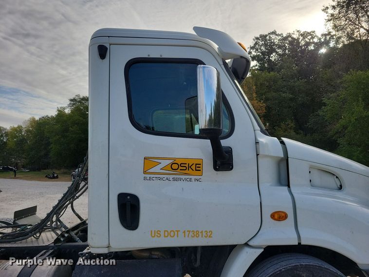 image for item LO9829 2014 Freightliner  Cascadia semi truck