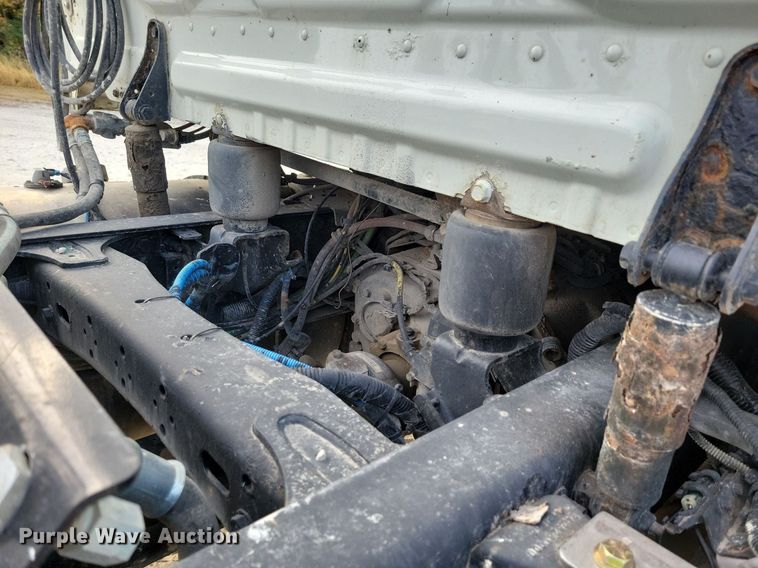 image for item LO9829 2014 Freightliner  Cascadia semi truck