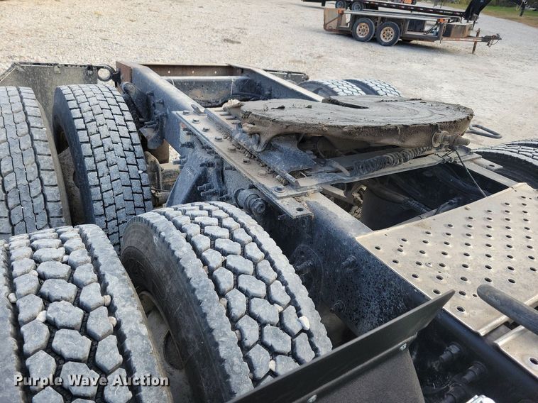 image for item LO9829 2014 Freightliner  Cascadia semi truck