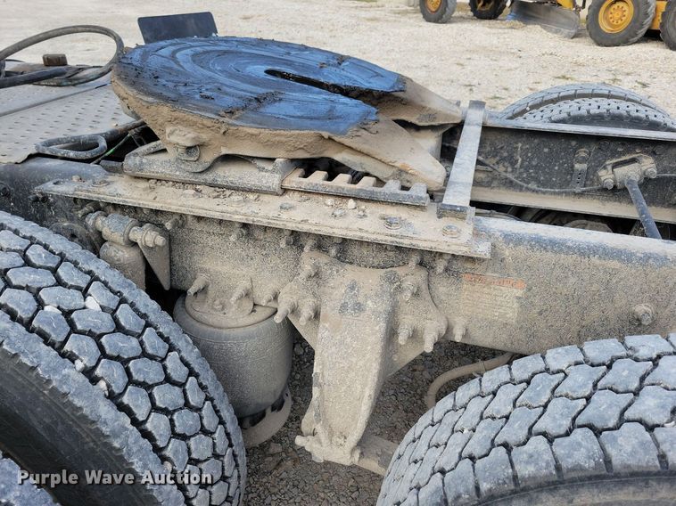 image for item LO9829 2014 Freightliner  Cascadia semi truck