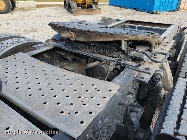 image for item LO9829 2014 Freightliner  Cascadia semi truck