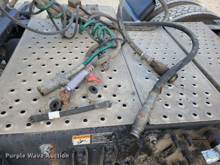 image for item LO9829 2014 Freightliner  Cascadia semi truck