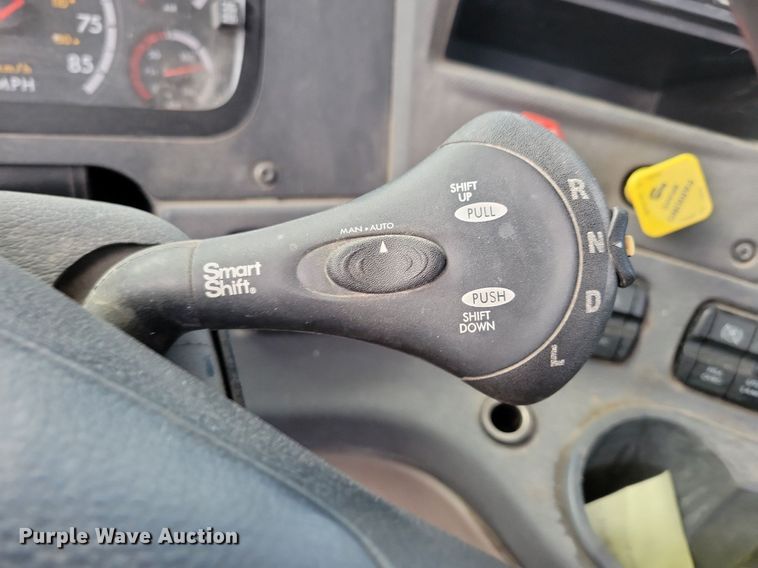 image for item LO9829 2014 Freightliner  Cascadia semi truck