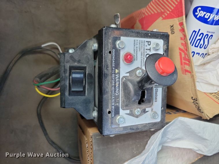 image for item LO9829 2014 Freightliner  Cascadia semi truck