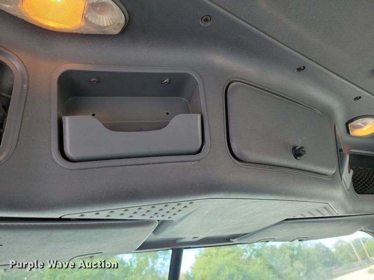 image for item LO9829 2014 Freightliner  Cascadia semi truck