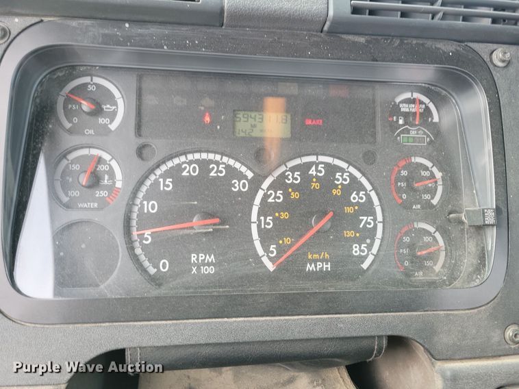 image for item LO9829 2014 Freightliner  Cascadia semi truck