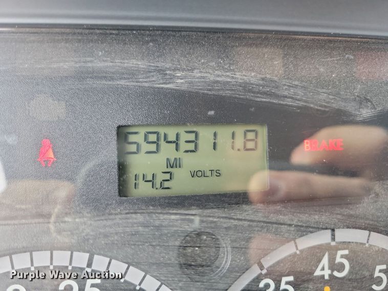 image for item LO9829 2014 Freightliner  Cascadia semi truck