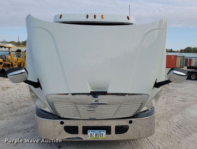 image for item LO9829 2014 Freightliner  Cascadia semi truck
