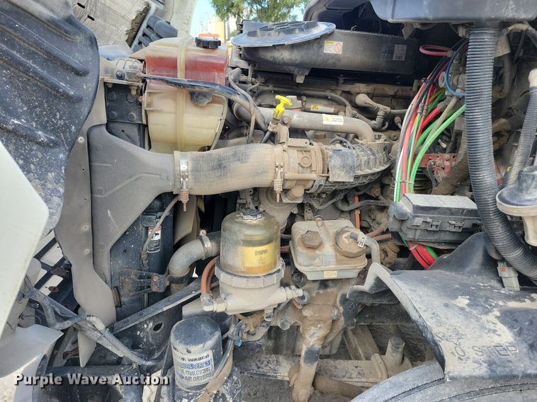 image for item LO9829 2014 Freightliner  Cascadia semi truck