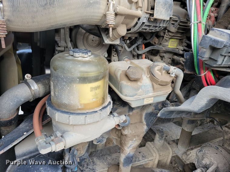 image for item LO9829 2014 Freightliner  Cascadia semi truck