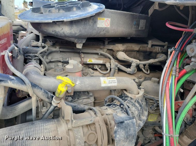 image for item LO9829 2014 Freightliner  Cascadia semi truck