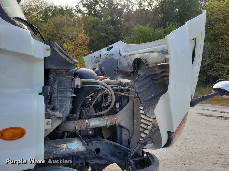 image for item LO9829 2014 Freightliner  Cascadia semi truck