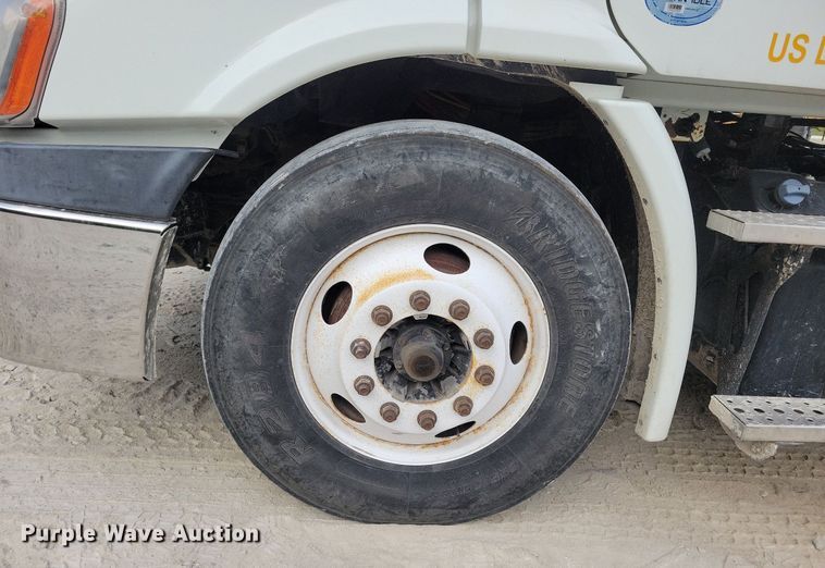 image for item LO9829 2014 Freightliner  Cascadia semi truck