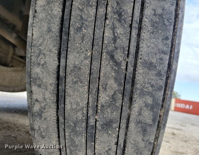 image for item LO9829 2014 Freightliner  Cascadia semi truck