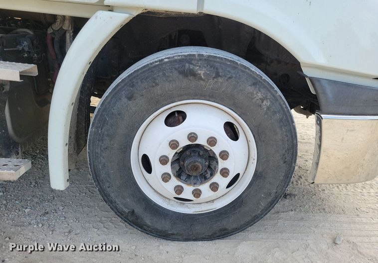 image for item LO9829 2014 Freightliner  Cascadia semi truck