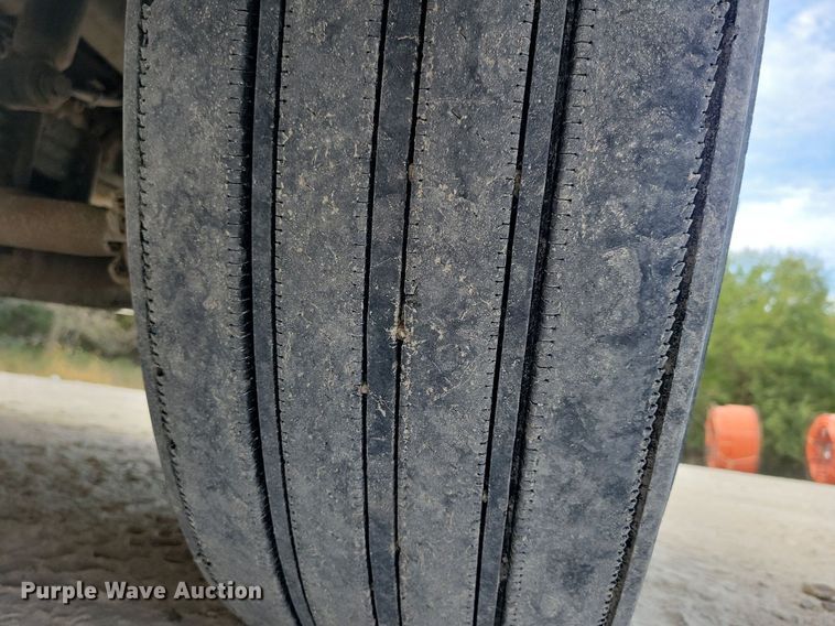 image for item LO9829 2014 Freightliner  Cascadia semi truck