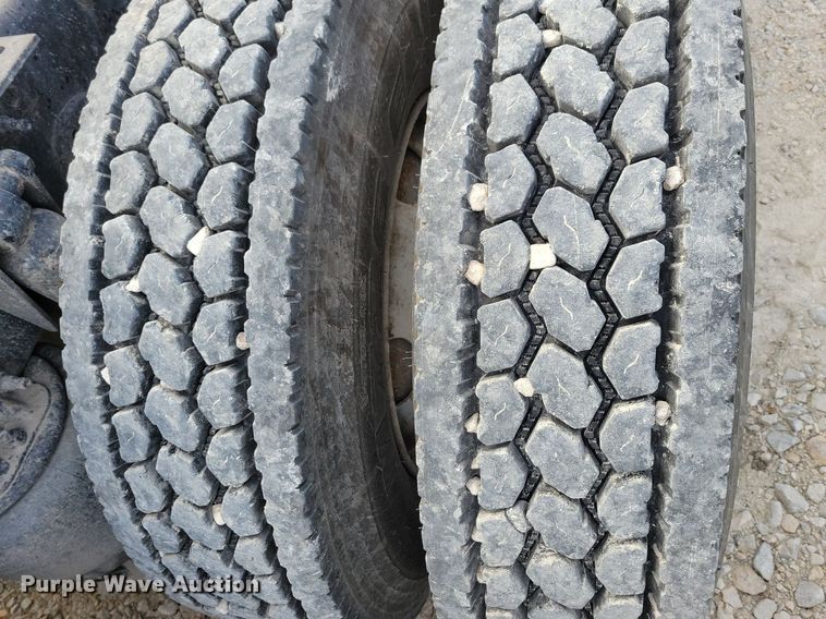 image for item LO9829 2014 Freightliner  Cascadia semi truck