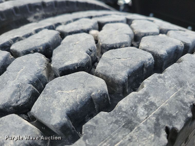 image for item LO9829 2014 Freightliner  Cascadia semi truck