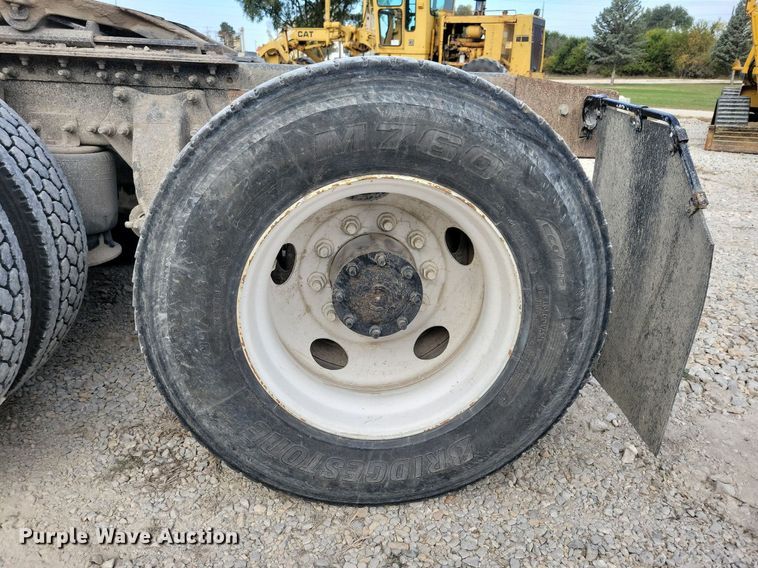 image for item LO9829 2014 Freightliner  Cascadia semi truck